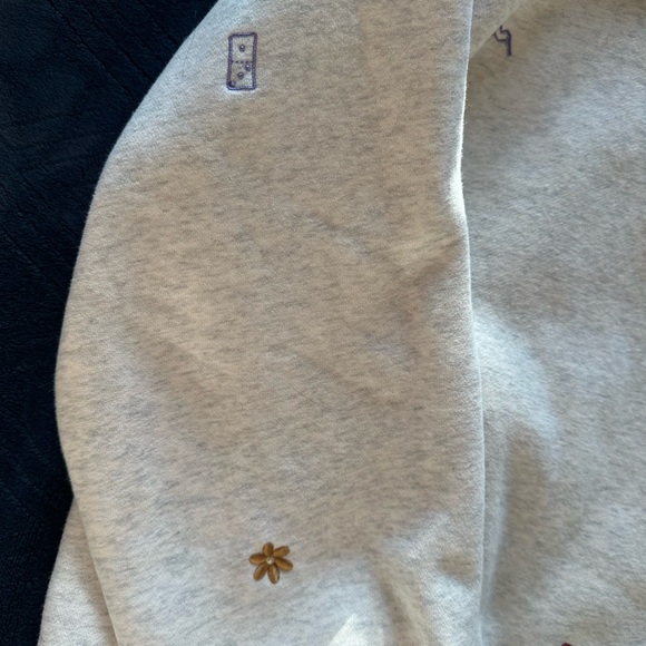 Taylor Swift Charm Crewneck - Picture 8 of 10